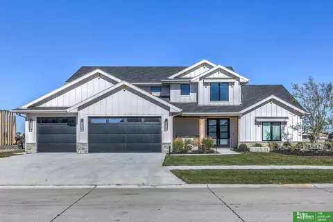 28542 Jessie Cir, Valley, NE 68064
