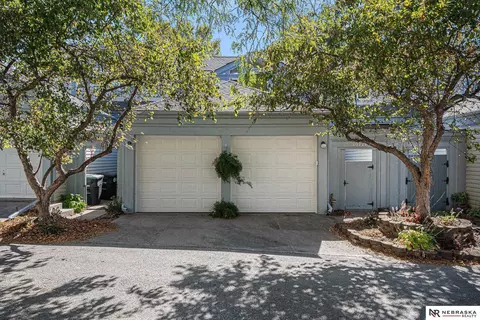 10771 Berry Plz, Omaha, NE 68127