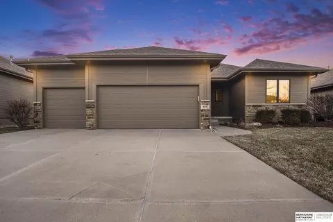 618 S 201st Ave, Elkhorn, NE 68022