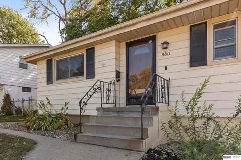 8811 Ohern St, Omaha, NE 68127