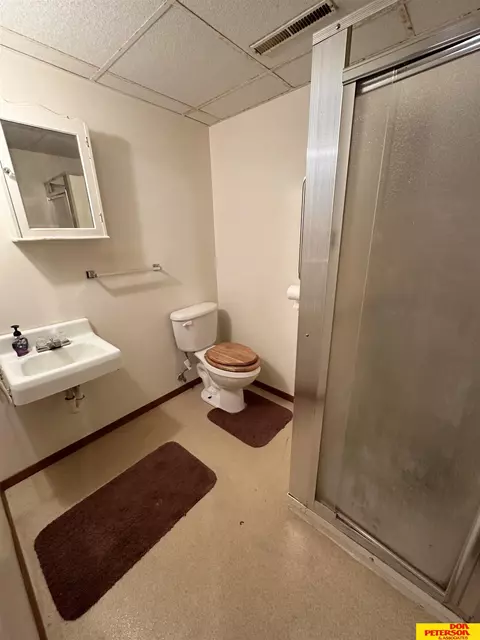 Bath - 730 Lisa Ln, Lyons, NE 68038 photo 2 of 2