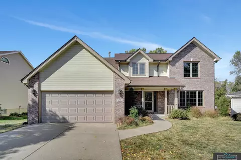 7201 Cedar Creek Cir, Lincoln, NE 68516