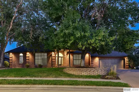 5915 S 118th Plz, Omaha, NE 68137