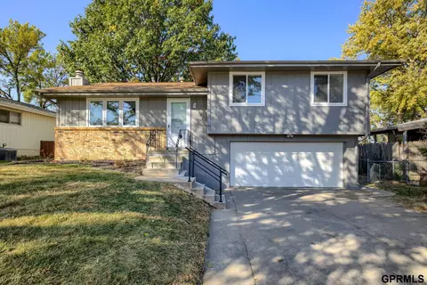 5724 S 112th St, Omaha, NE 68137
