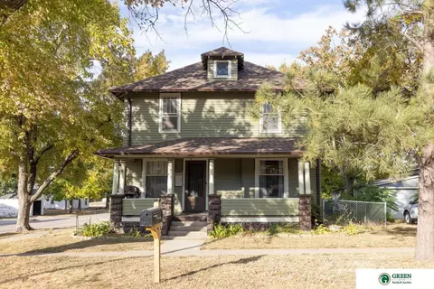 1303 N Burlington Ave, York, NE 68467