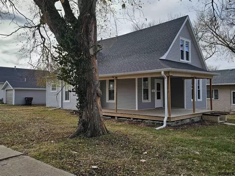 Exterior - 1023 Ella St, Beatrice, NE 68310 photo 2 of 3