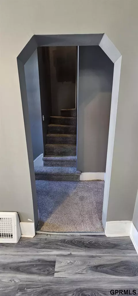 Entry Way - 1023 Ella St, Beatrice, NE 68310 photo 4 of 8