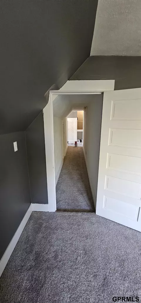 Entry Way - 1023 Ella St, Beatrice, NE 68310 photo 2 of 8