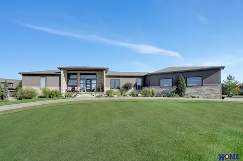3830 Connemara Cir, Lincoln, NE 68520