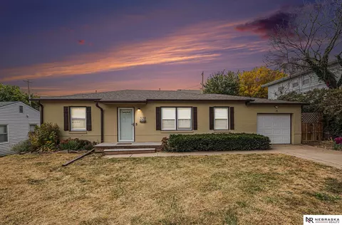 520 S 70th St, Omaha, NE 68106