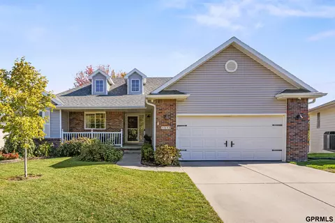 5332 NW Tudor Ln, Lincoln, NE 68521