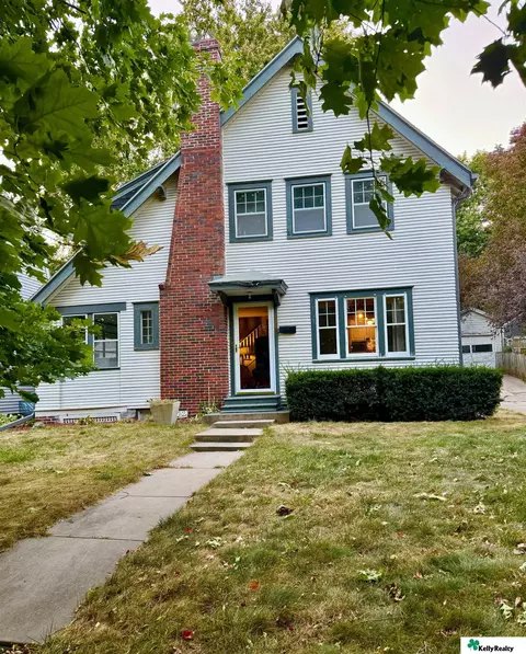 322 S 50 St, Omaha, NE 68132