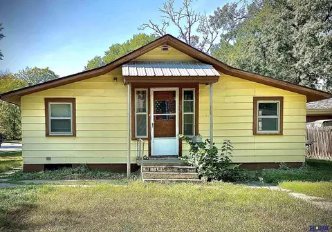 607 Oak Ave, Crete, NE 68333