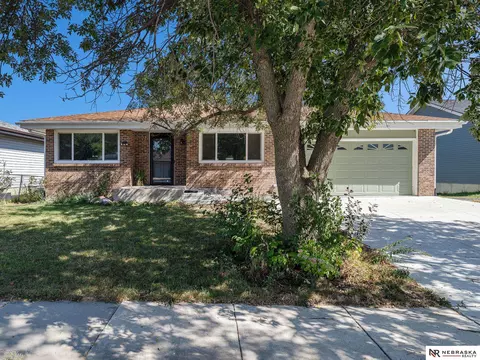 3936 NW 57th St, Lincoln, NE 68524