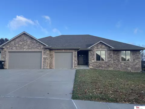 10230 Emiline St, La Vista, NE 68128