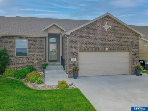9041 S 80th St, Lincoln, NE 68516