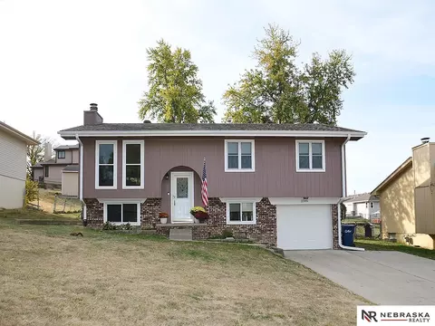 2305 Whitted Dr, Bellevue, NE 68123