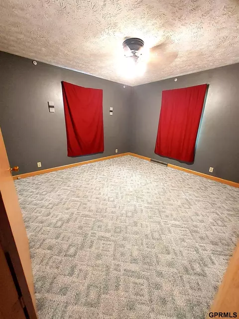 1807 Washington St, Beatrice, NE 68310 photo 4