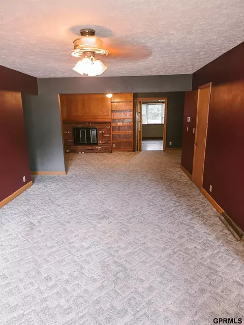 1807 Washington St, Beatrice, NE 68310 photo 2