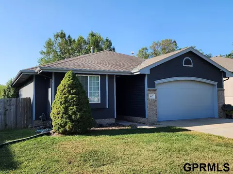807 Cedar View Ln, Bellevue, NE 68123