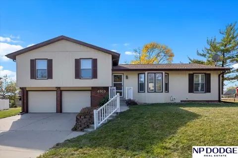 4913 Glenmorrie Dr, Omaha, NE 68157