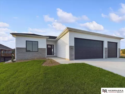 5421 W Sundowner Rd, Lincoln, NE 68528