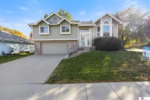 15233 Bedford Ave, Omaha, NE 68116