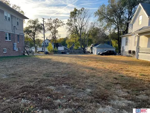 3811 S 48th St, Lincoln, NE 68506