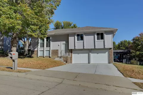 12130 Burdette Cir, Omaha, NE 68164