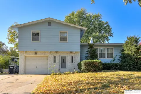 3910 Parkview Dr, Omaha, NE 68134