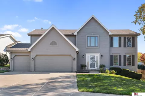 215 N 161 Ave, Omaha, NE 68118