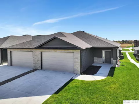 2823 Sheila Ln, Lincoln, NE 68512