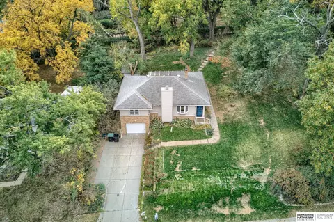 8539 Underwood Ave, Omaha, NE 68114