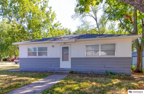 5835 Holdrege St, Lincoln, NE 68505
