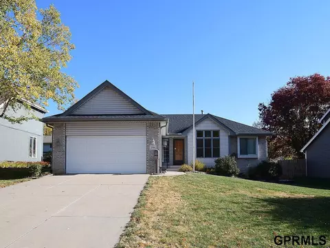 1916 Liberty Ln, Papillion, NE 68133