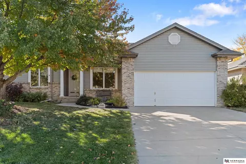 15357 Burdette St, Omaha, NE 68116