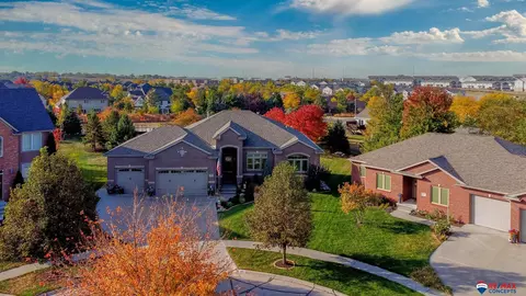 6931 Laurent Cir, Lincoln, NE 68526