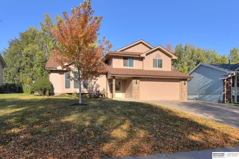 4938 Logan Ln, Bellevue, NE 68157