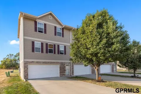 1117 Avenue K Ave, Carter Lake, IA 51510