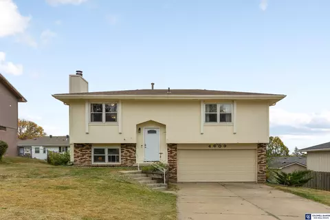 4609 Ruth St, Omaha, NE 68157