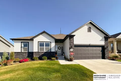 13005 S 49th St, Papillion, NE 68133