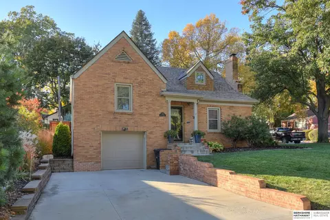 1302 S 61 St, Omaha, NE 68106