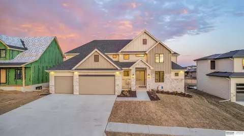 3305 S 212th St, Elkhorn, NE 68022