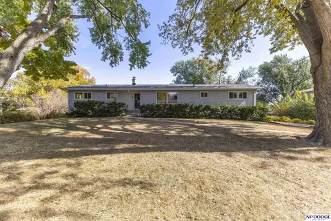 7615 N 58th St, Omaha, NE 68152
