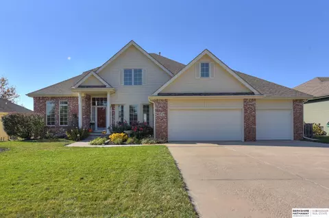 8704 S 97th Ave, La Vista, NE 68128