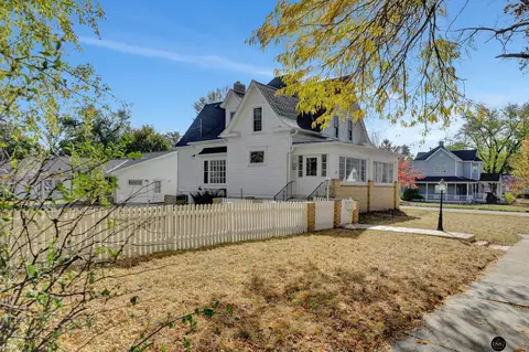602 N 9th St, Beatrice, NE 68310