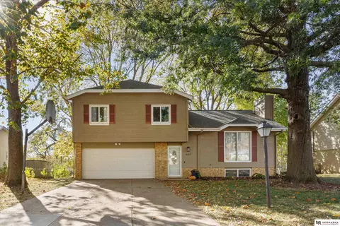 607 Mikelluke Cir, Papillion, NE 68046