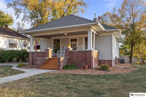 421 E 3rd St, Papillion, NE 68046