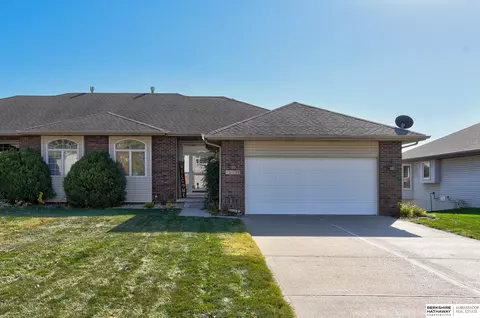 15539 Burdette St, Omaha, NE 68116