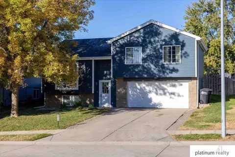 8812 N 77 Ave, Omaha, NE 68122